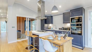 Réfrigérateur, four, plaque de cuisson, lave-vaisselle