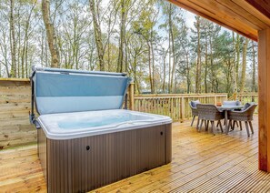 Outdoor dining - 1 bedroom accommodation in Haddon (Haddon)