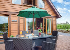 Outdoor dining - Spacious, light, all wood luxury lodge in tranquil location at head of lake. (Anglesey)