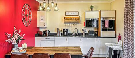 Fridge, oven, stovetop, toaster