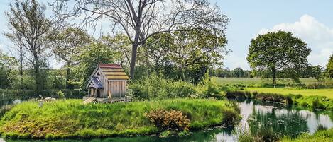 المنطقة المحيطة بالمنشأة