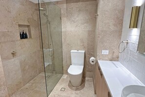 Combined shower/bathtub