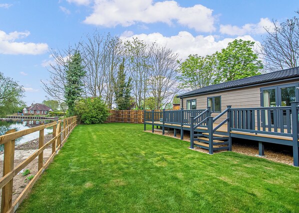 Unclassified image, 1 of 18, button - New in 2019 three bedroomed lodge. (Hoddesdon)