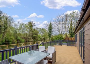 Outdoor dining - New in 2019 three bedroomed lodge. (Hoddesdon)