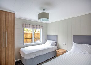 3 bedrooms - New in 2019 three bedroomed lodge. (Hoddesdon)