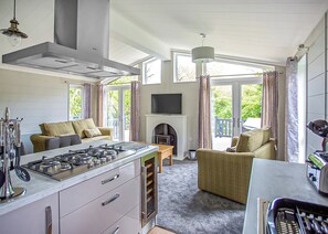 TV - New in 2019 three bedroomed lodge. (Hoddesdon)