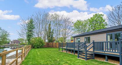 New in 2019 three bedroomed lodge.