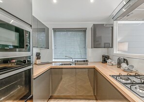 Refrigerador, horno, parrilla de estufa y tostadora 