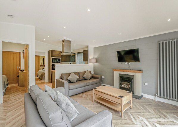 Flat-screen TV - 2 bedroom accommodation in Freehay, Cheadle (Freehay, Cheadle)