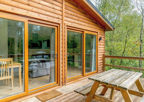 2 bedroom accommodation in Freehay, Cheadle