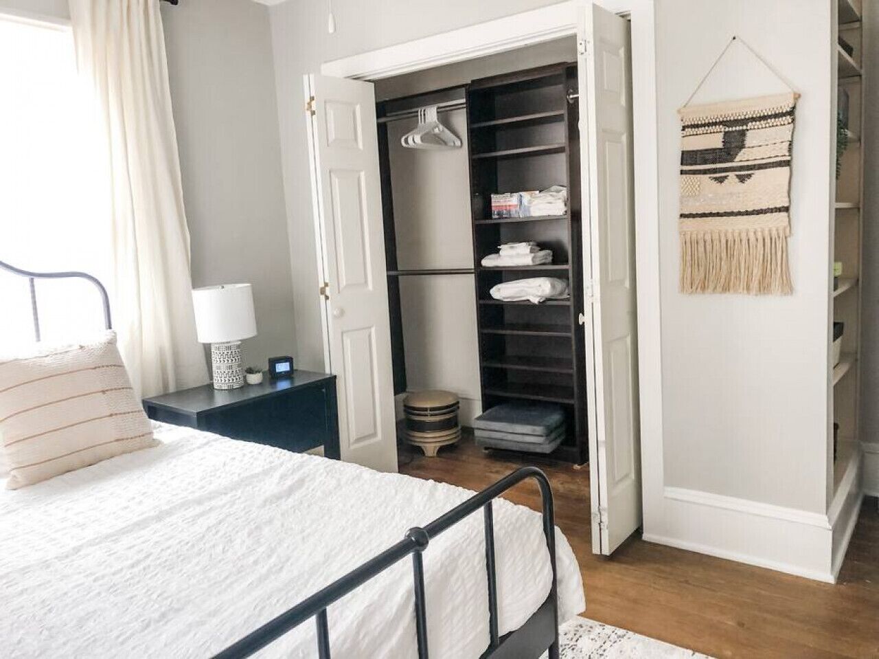 4 bedrooms, desk, iron/ironing board, free WiFi