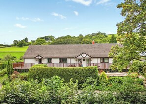Exterior - Cottage with one double and one twin. (St Clears)