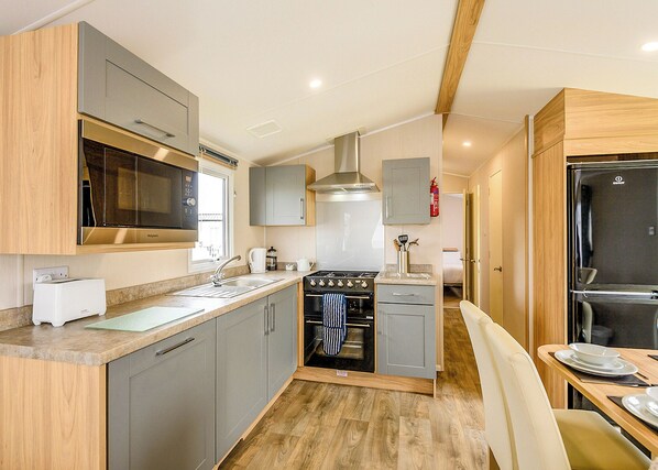 Oven - Grange Silver 3 (Pet) (Mablethorpe)