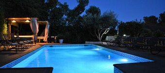 15 min. by car / Sitges. Villa  Ilusión  16 people. XXL  Pool by Weekly Villas.