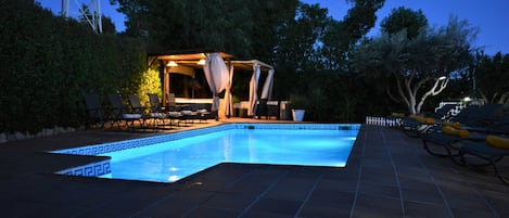Outdoor pool, a heated pool
