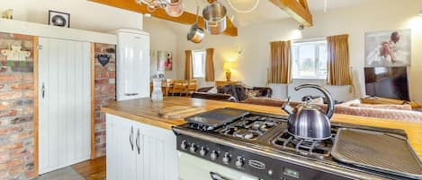 Fridge, oven, stovetop, toaster