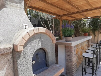 Villa Sitges Soledad 15 minutes drive from Sitges. A/C. XXL swimming pool. 12 p.