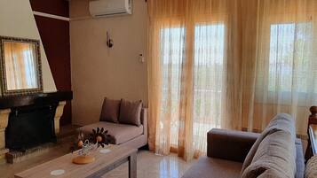 TV connectée, cheminée, chaßne hi-fi