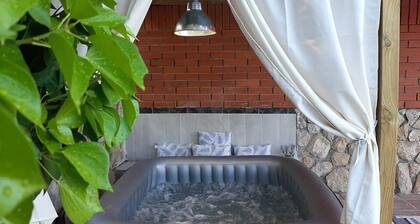 15 Autominuten von Sitges Villa Sitges Soledad entfernt. Klimaanlage XXL-Pool.