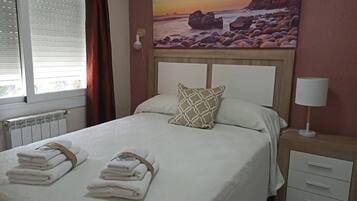 6 dormitorios, tabla de planchar con plancha, cuna de viaje