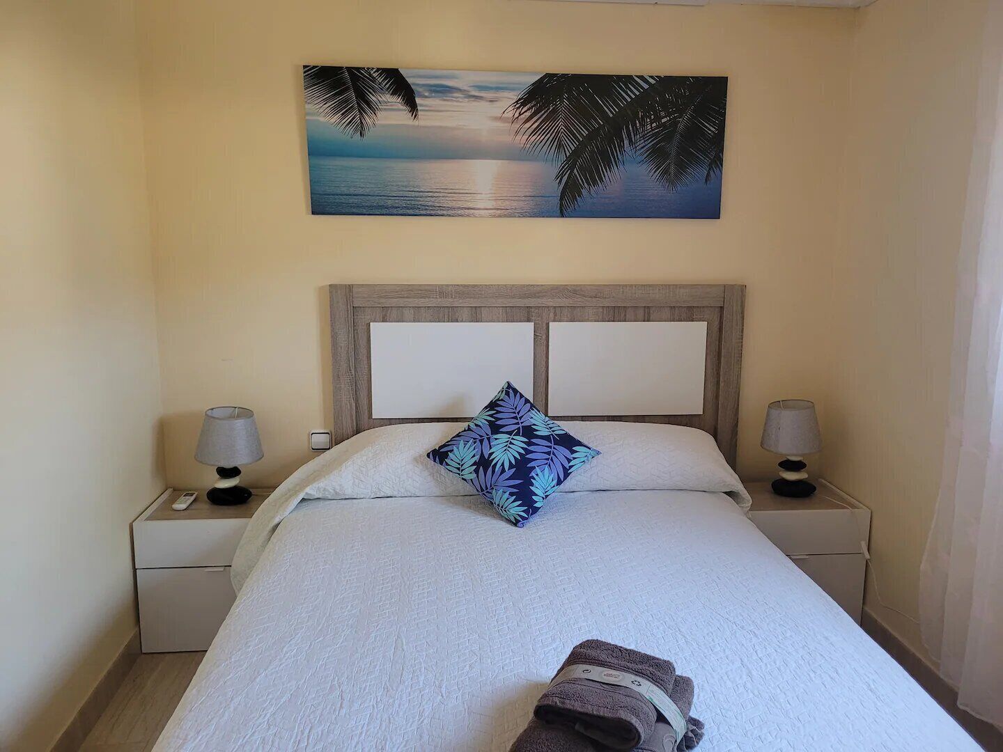 5 slaapkamers, een strijkplank/strijkijzer, reisbedje, gratis wifi