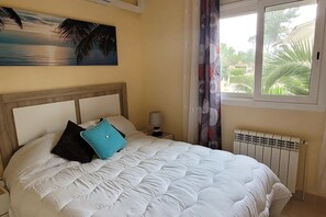 5 bedrooms, iron/ironing board, travel crib, free WiFi