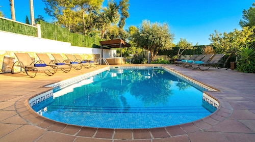 VVilla Luna 15 min./Voiture de Sitges Piscine XXL A/C 16 pers. by Weekly Villas