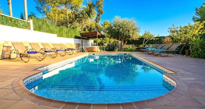 VVilla Luna 15 min./Voiture de Sitges Piscine XXL A/C 16 pers. by Weekly Villas