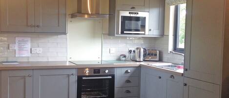 Réfrigérateur, four, plaque de cuisson, lave-vaisselle