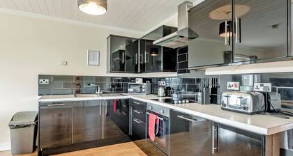 Luxury and contemporary retreat with a spacious open plan kitchen/lounge area.