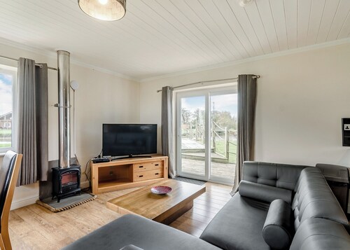 Luxury and contemporary retreat with a spacious open plan kitchen/lounge area.