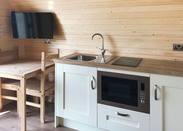 Fridge, toaster, high chair - Pod with one double. (Criccieth, Gwynedd)