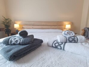 6 slaapkamers, een strijkplank/strijkijzer, reisbedje, wifi