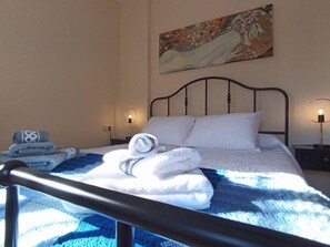 6 Schlafzimmer, Bügeleisen/Bügelbrett, Reisekinderbett, WLAN