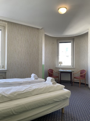 Basic Double or Twin Room | Desk, free WiFi, bed sheets - Hotel Tabor rooms (Vienna)
