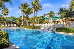 A heated pool - Beachfront Aruba Get Away - Lazy River! Family Friendly Resort (Noord)