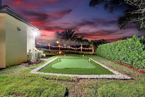 House | Interior - 8-BR with Pool & Mini-golf & Soccer (Davie)