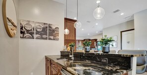 House | Private kitchen - 8-BR with Pool & Mini-golf & Soccer (Davie)