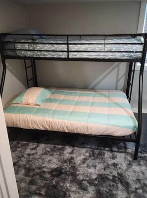 4 bedrooms, free WiFi, bed sheets