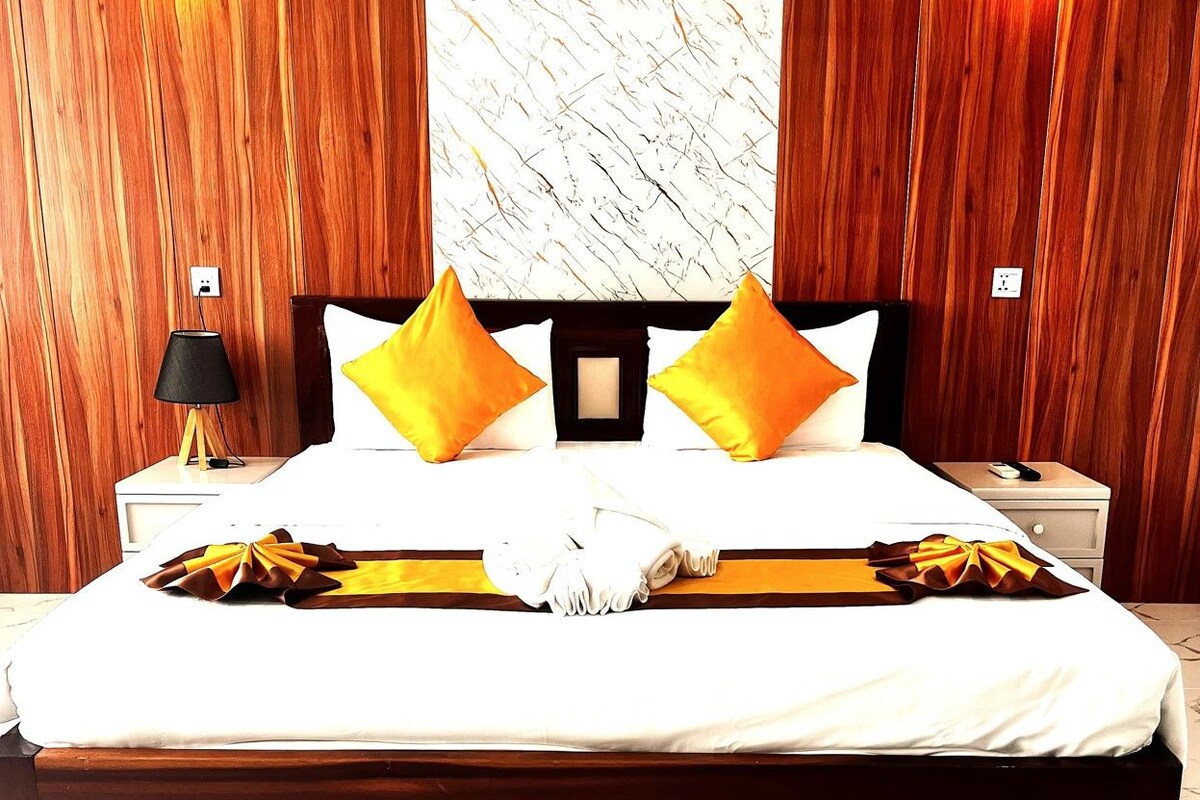 Hypo-allergenic bedding available, pillowtop beds, minibar, in-room safe