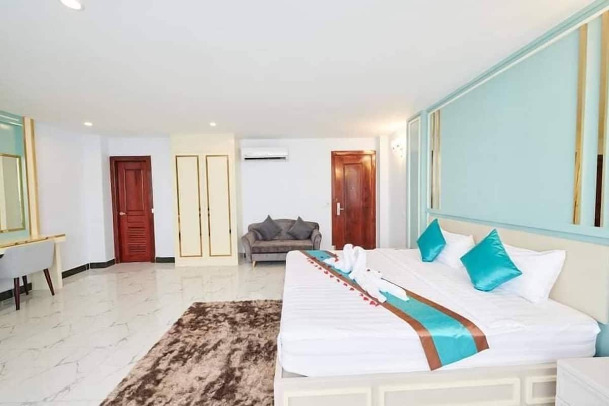 1 bedroom, hypo-allergenic bedding, pillowtop beds, minibar