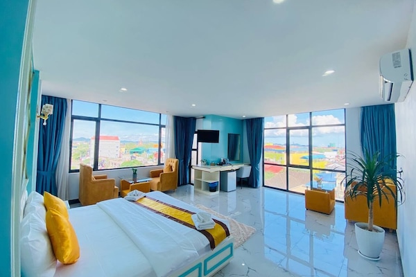 Deluxe King Bed with balcony (01 Extra King Bed) | Hypo-allergenic bedding, pillow-top beds, minibar, in-room safe