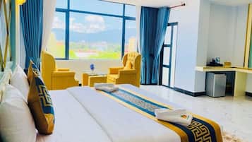 Deluxe Double Room, Balcony | 1 bedroom, hypo-allergenic bedding, pillowtop beds, minibar