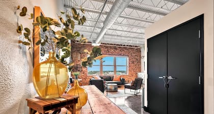 Newly Renovated!! Silocation- Downtown luxury, free parking
