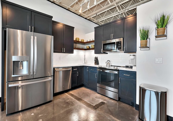 Fridge, microwave, oven, stovetop