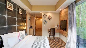 Suite, 1 cama matrimonial | Caja de seguridad en la habitación y escritorio