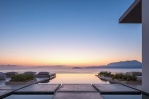 An infinity pool, a heated pool, sun loungers