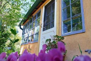 Exterior detail - ARTIST'S RETREAT (San Cristobal)