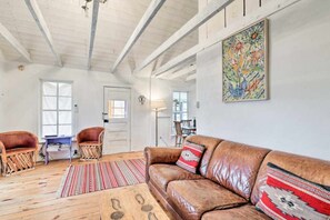 Living area - ARTIST'S RETREAT (San Cristobal)