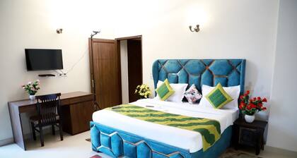 3 BHK Apartment near to PVR, Max Hospital & Saket Mall